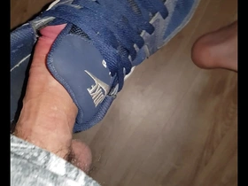 Young gay amateur gives blow job and French kiss while wearing Nike Air Max
