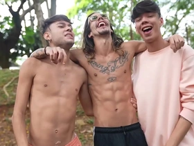 Behind the scenes of the bareback scene with Caco Foxx, Enzo Matteuz, and Hanry Onlyjapa.